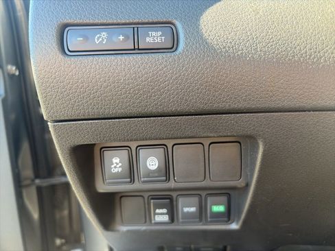 Used 2020 Nissan Rogue Sport S image 15