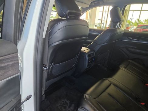 Used 2023 Jeep Grand Cherokee Limited AWD/4WD image 18