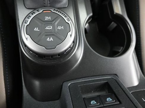 Used 2022 Ford Bronco Wildtrak image 34