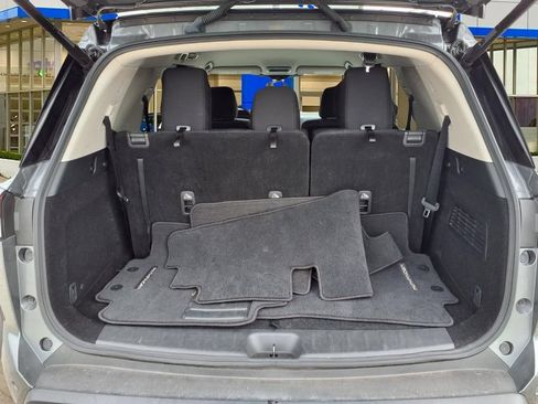 Used 2025 Nissan Pathfinder SV FWD image 25