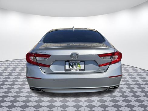 Used 2018 Honda Accord Touring image 4