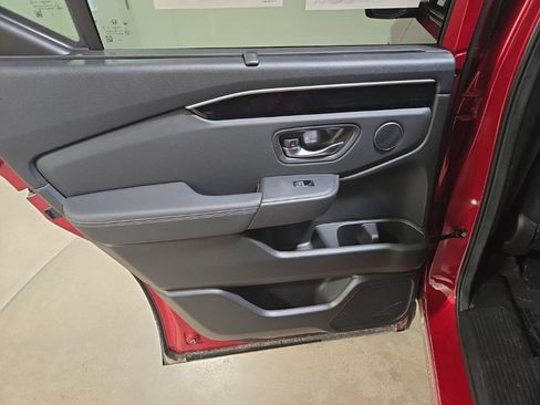 Used 2025 Honda Pilot Touring image 21