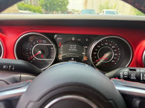 Used 2018 Jeep Wrangler Unlimited Rubicon w/ Cold Weather Group AWD/4WD image 10