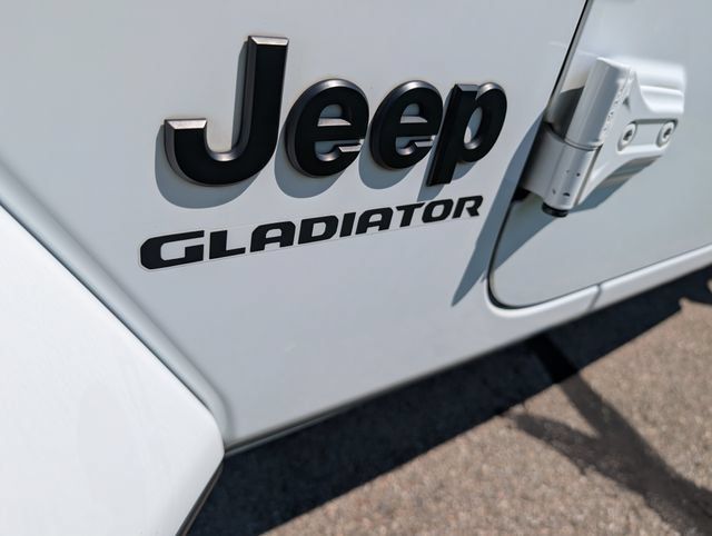 Used 2022 Jeep Gladiator Sport AWD/4WD image 25