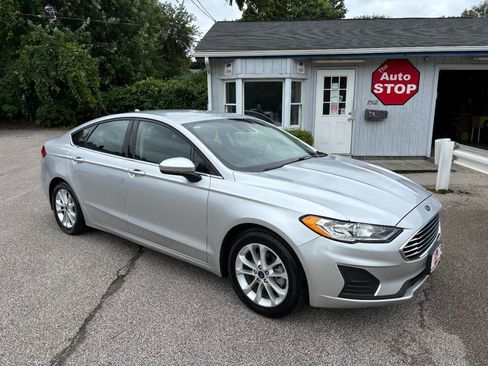 Used 2019 Ford Fusion SE image 1