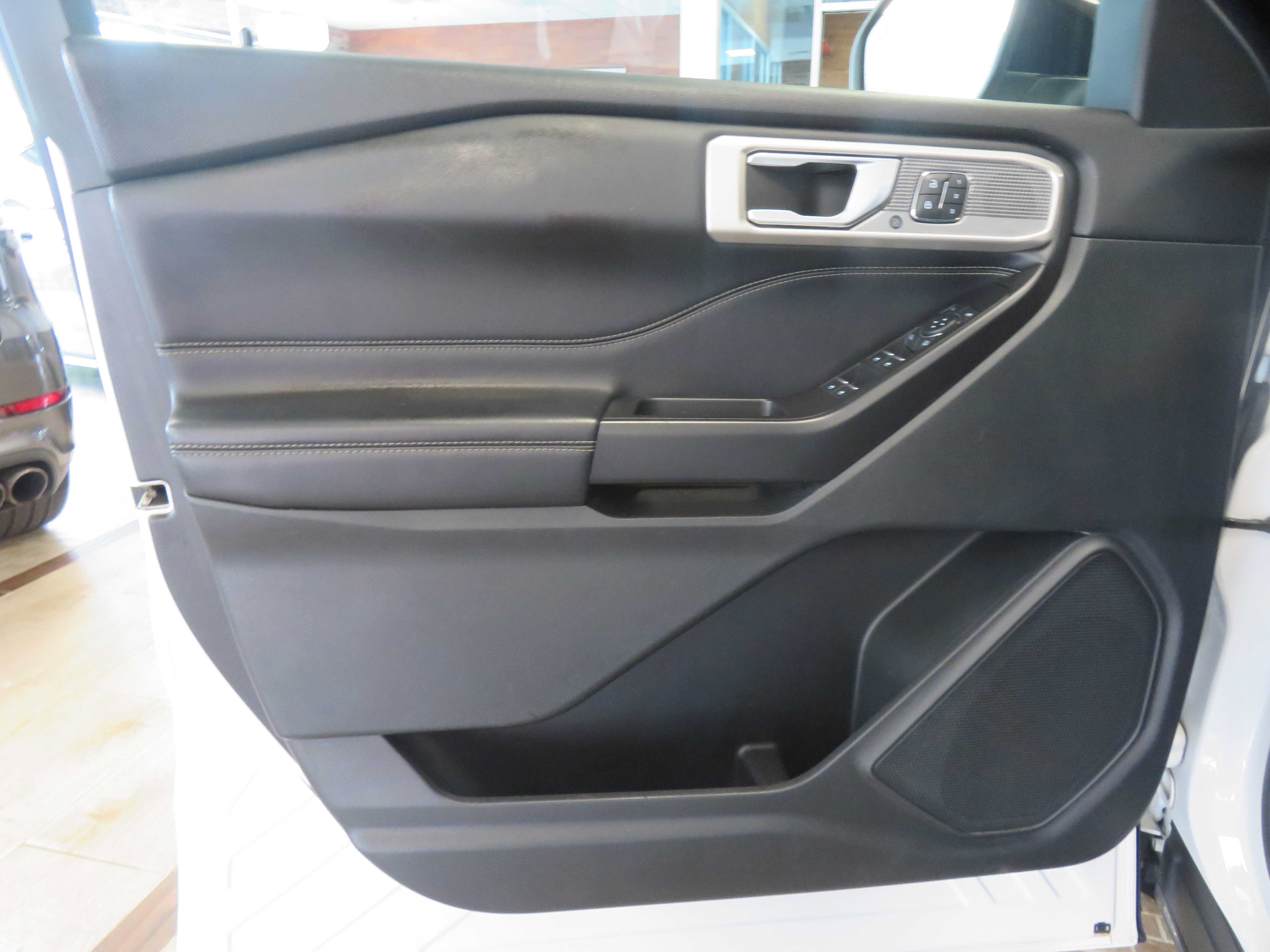 Used 2020 Ford Explorer Limited AWD/4WD image 11