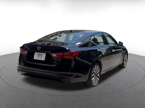 Used 2025 Nissan Altima 2.5 SV FWD image 15