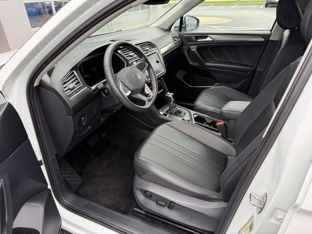 Used 2023 Volkswagen Tiguan SE w/ Panoramic Sunroof Package AWD/4WD image 7