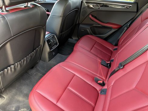 Used 2025 Porsche Macan S image 30