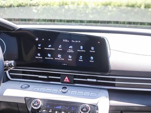 Certified 2023 Hyundai Elantra Limited FWD image 18