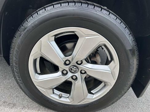 Used 2019 Toyota RAV4 Limited AWD/4WD image 10