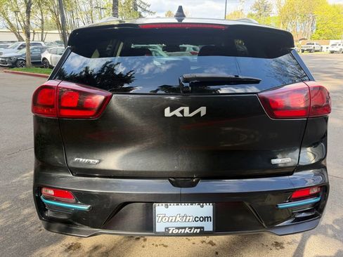 Used 2022 Kia Niro EX w/ Cold Weather Package image 5
