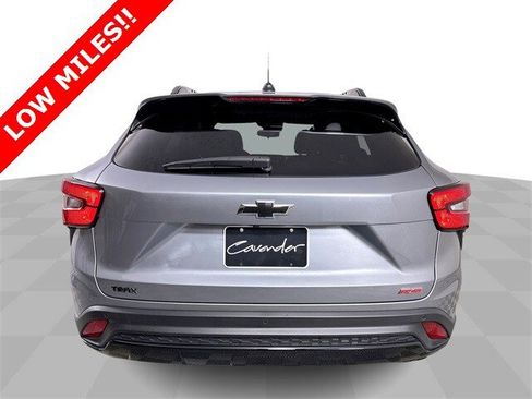 Used 2025 Chevrolet Trax RS w/ Sunroof Package image 7