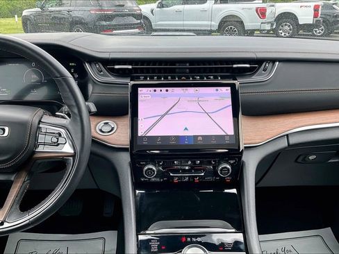 Used 2022 Jeep Grand Cherokee Summit w/ Luxury Tech Group V image 12