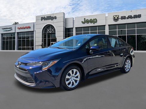 Used 2025 Toyota Corolla LE image 7