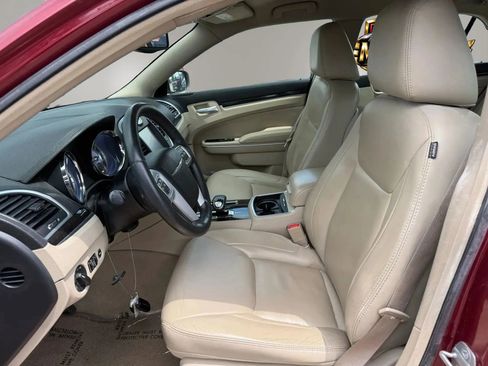 Used 2014 Chrysler 300 RWD image 3