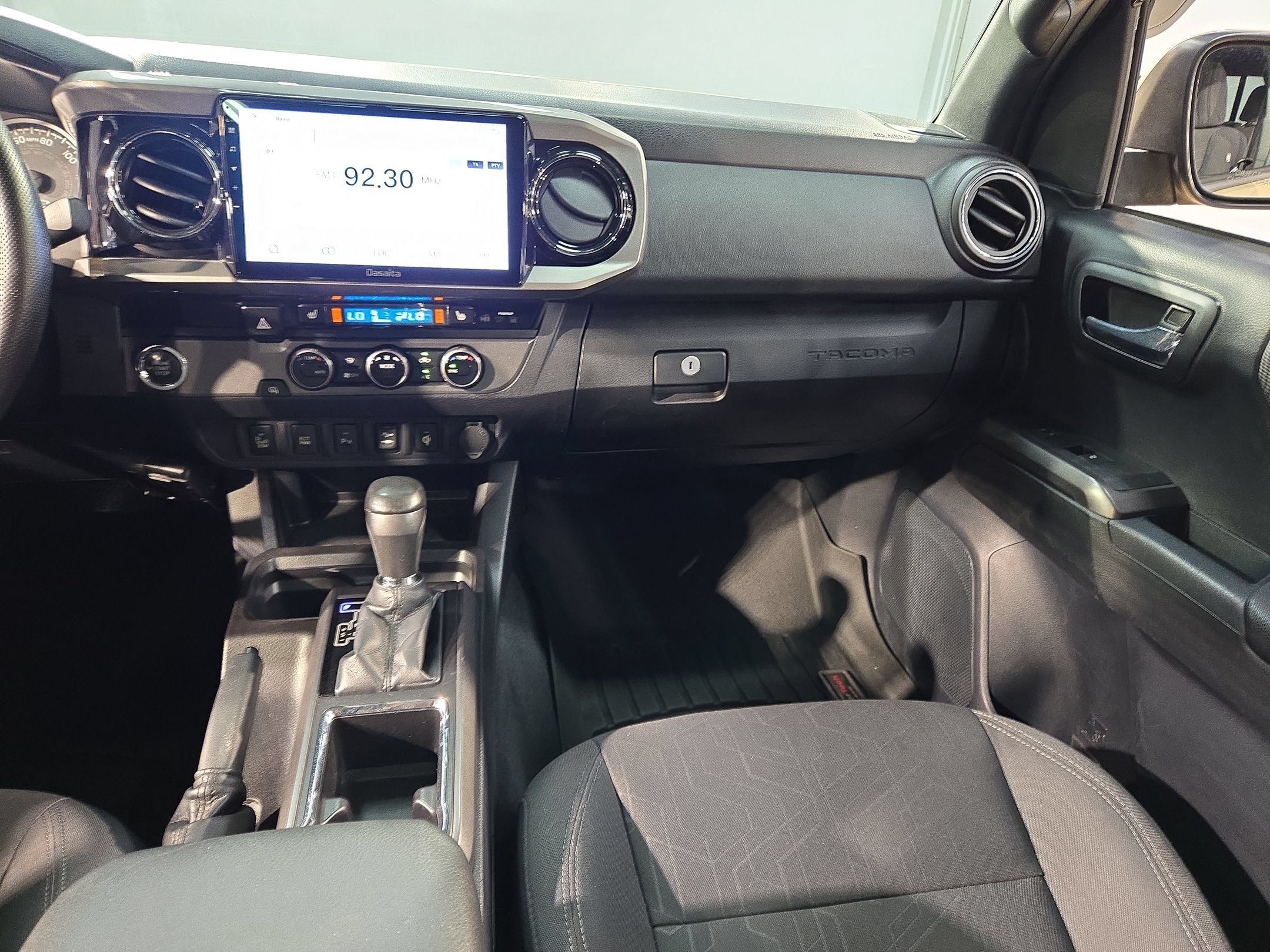 Used 2016 Toyota Tacoma TRD Off-Road w/ Premium & Technology Package RWD image 11