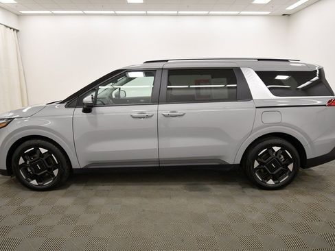 Certified 2025 Kia Carnival EX image 4