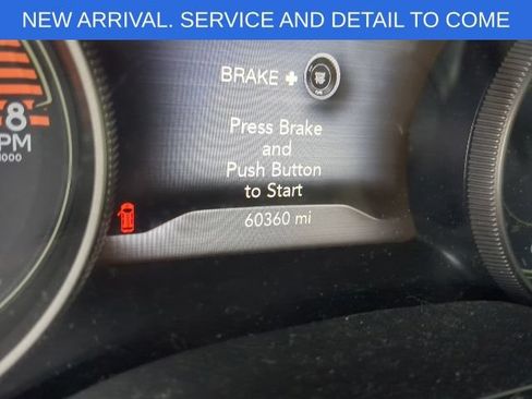 Used 2019 Jeep Cherokee Trailhawk w/ Cold Weather Group AWD/4WD image 2