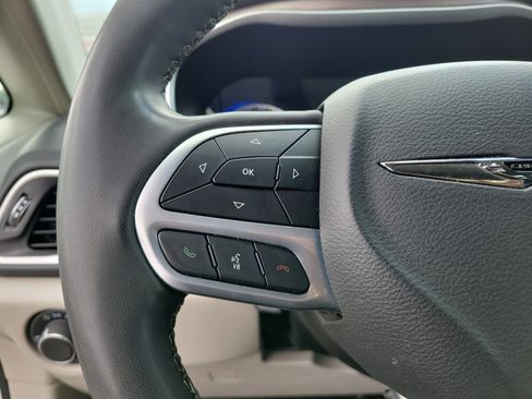 Used 2023 Chrysler Voyager LX FWD image 19