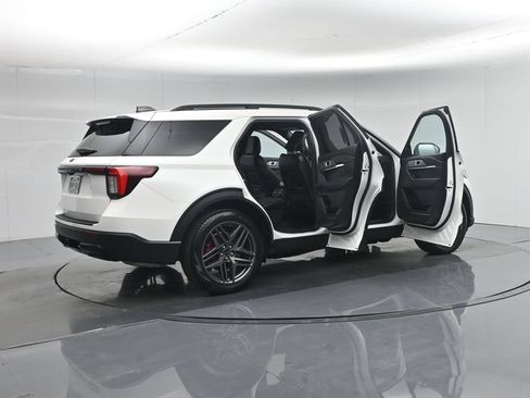 Certified 2025 Ford Explorer ST-Line w/ Premium Package RWD image 6
