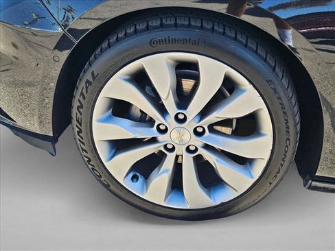 Used 2018 Chevrolet Malibu Premier w/ Premier Sun and Wheel Package FWD image 23