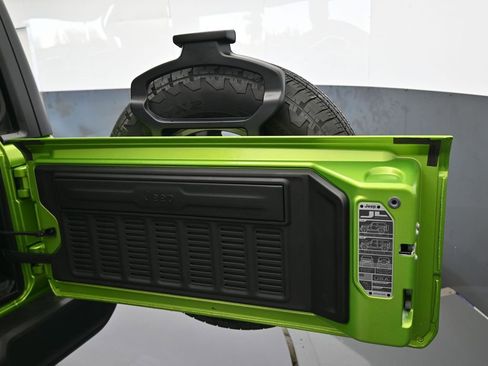 Used 2025 Jeep Wrangler Sport S image 39