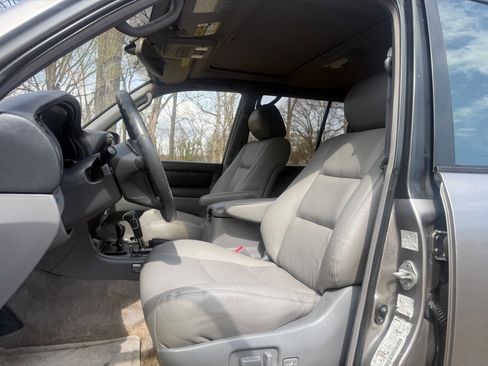 Used 2002 Toyota Land Cruiser image 41