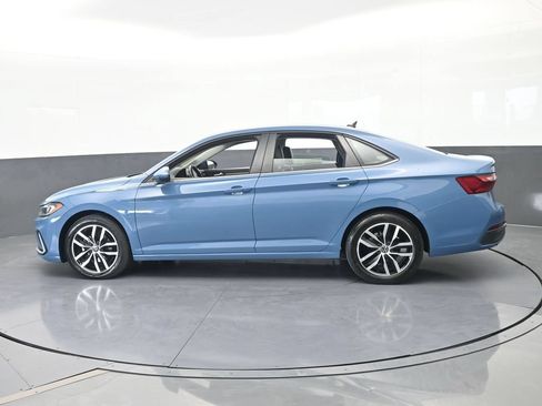 Used 2025 Volkswagen Jetta SE FWD image 3