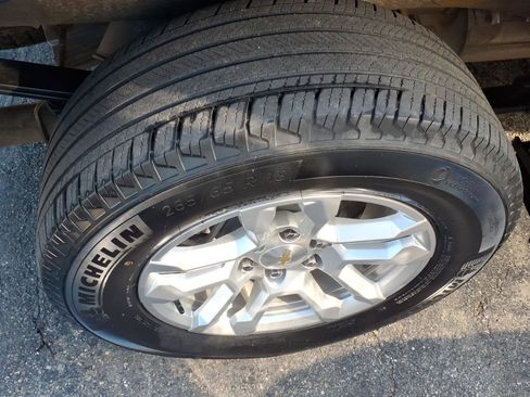 Used 2023 Chevrolet Silverado 1500 LT AWD/4WD image 6