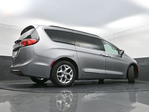 Used 2017 Chrysler Pacifica Touring-L w/ Tire & Wheel Group image 31
