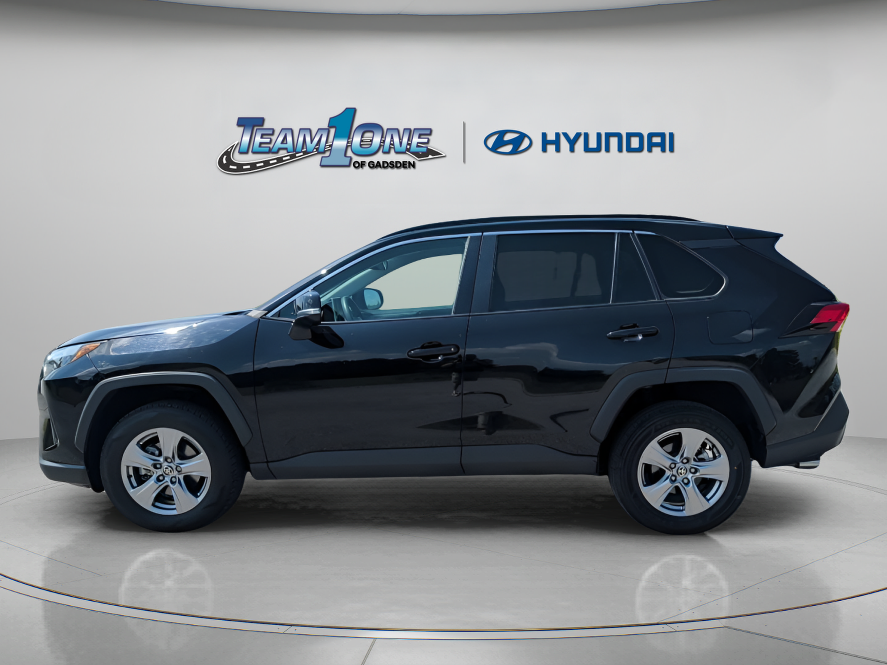 Used 2024 Toyota RAV4 XLE FWD image 5