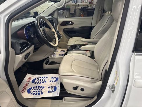 Used 2019 Chrysler Pacifica Limited image 10