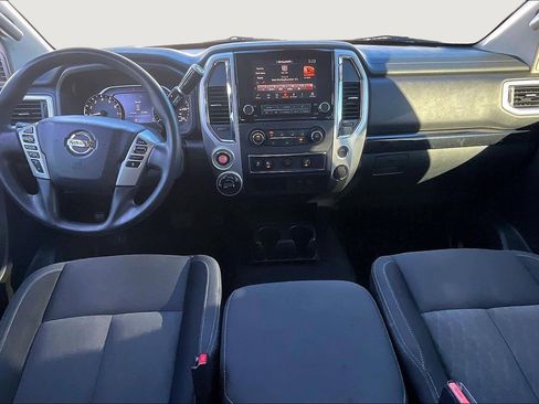 Used 2021 Nissan Titan SV image 10