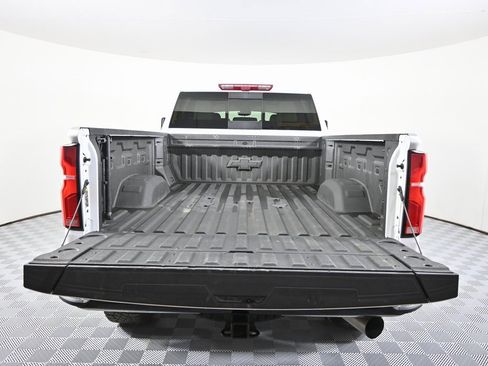 Used 2025 Chevrolet Silverado 2500 ZR2 w/ Technology Package image 6