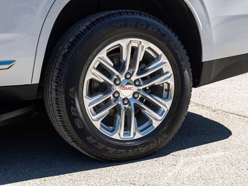 Used 2023 GMC Yukon SLT w/ SLT Luxury Package AWD/4WD image 8