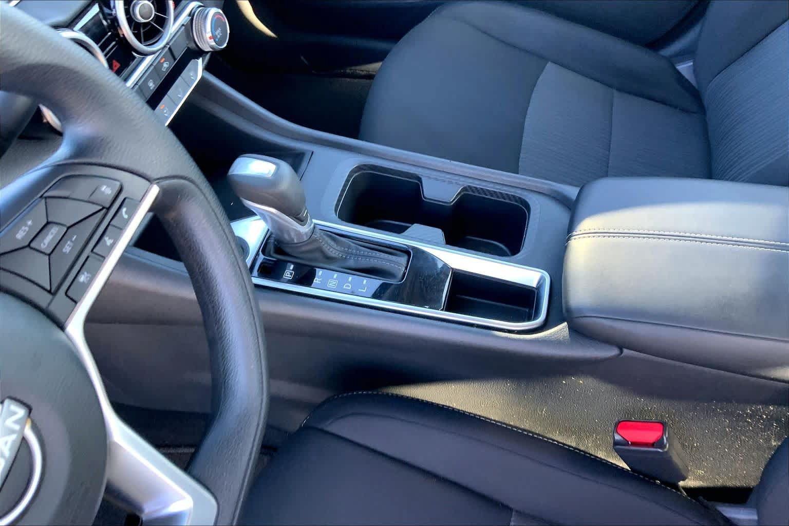 Used 2025 Nissan Sentra SV FWD image 17