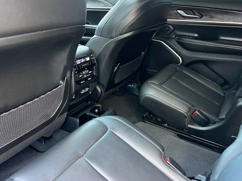 Used 2022 Jeep Grand Cherokee L Limited RWD image 16