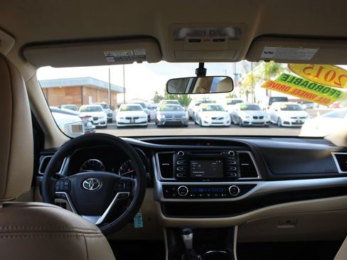 Used 2015 Toyota Highlander Plus AWD/4WD image 29
