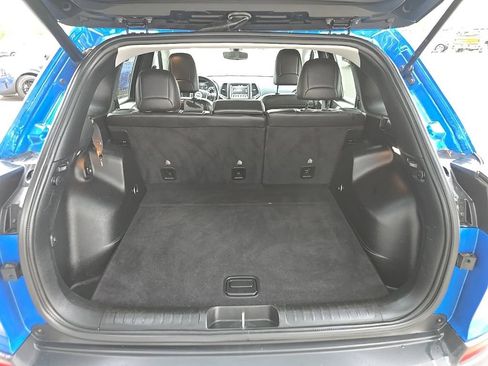 Used 2019 Jeep Cherokee Trailhawk w/ Comfort/Convenience Group AWD/4WD image 14