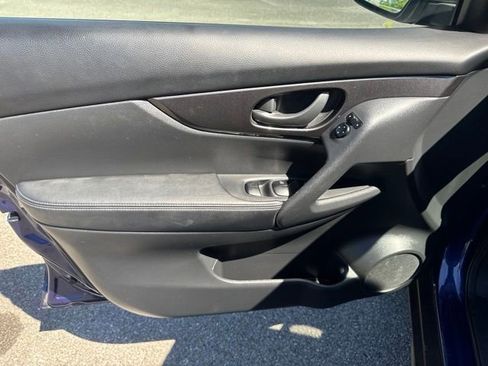Used 2020 Nissan Rogue S FWD image 14