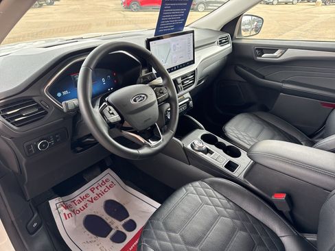 Certified 2024 Ford Escape Platinum w/ Premium Technology Package image 24