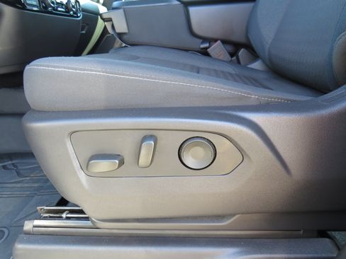 Used 2025 Chevrolet Silverado 1500 LT AWD/4WD image 20
