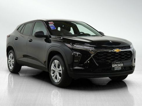 Used 2024 Chevrolet Trax LS w/ Driver Confidence Package image 7