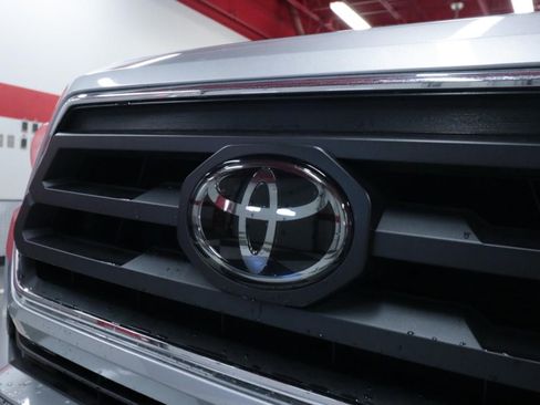 Used 2022 Toyota Tacoma SR5 RWD image 33