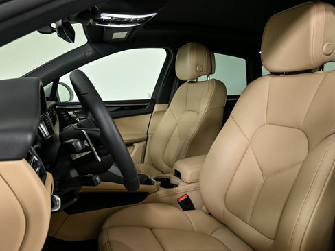 New 2025 Porsche Macan image 5