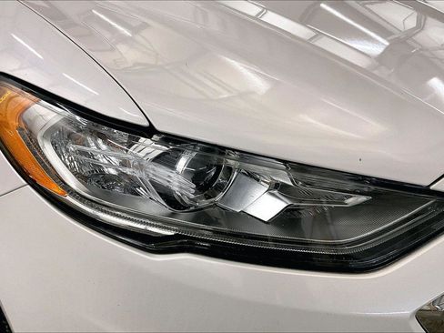 Used 2018 Ford Fusion SE w/ Fusion SE Technology Package image 27