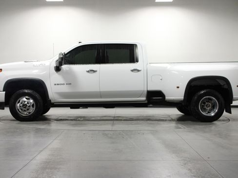 Used 2023 Chevrolet Silverado 3500 High Country w/ Technology Package image 7
