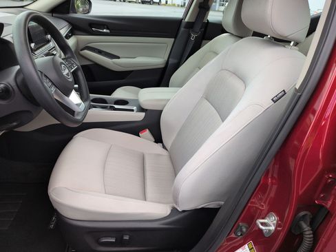Used 2025 Nissan Altima 2.5 SV FWD image 15