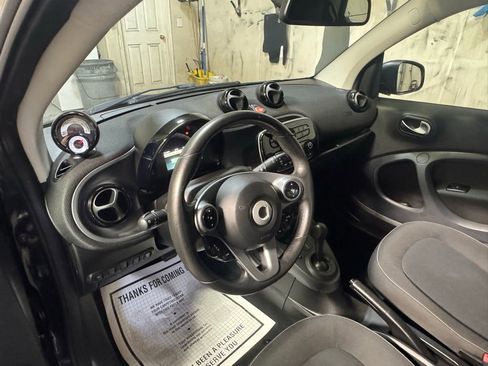 Used 2018 smart fortwo electric drive RWD image 5